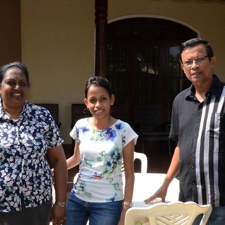 Gondolas Holiday Lanka Ragama Екстер'єр фото