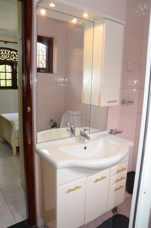 Gondolas Holiday Lanka Ragama Екстер'єр фото