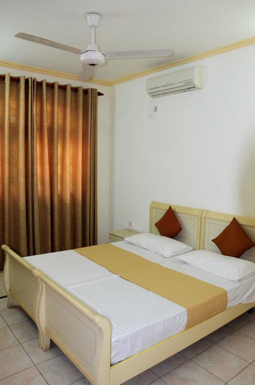 Gondolas Holiday Lanka Ragama Екстер'єр фото