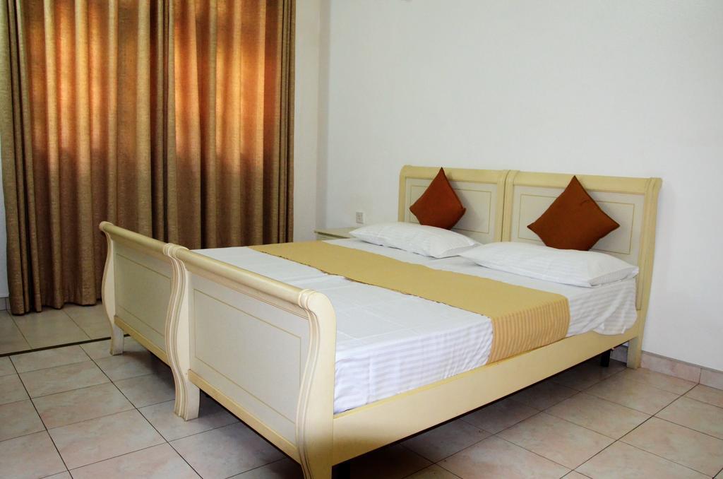 Gondolas Holiday Lanka Ragama Екстер'єр фото