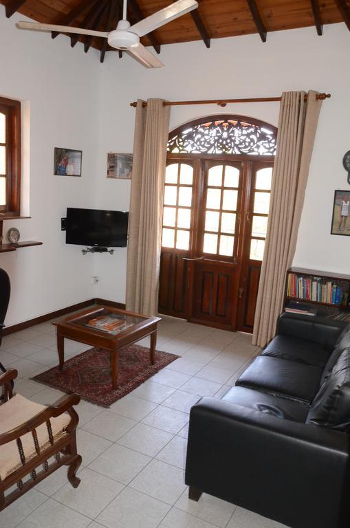Gondolas Holiday Lanka Ragama Екстер'єр фото