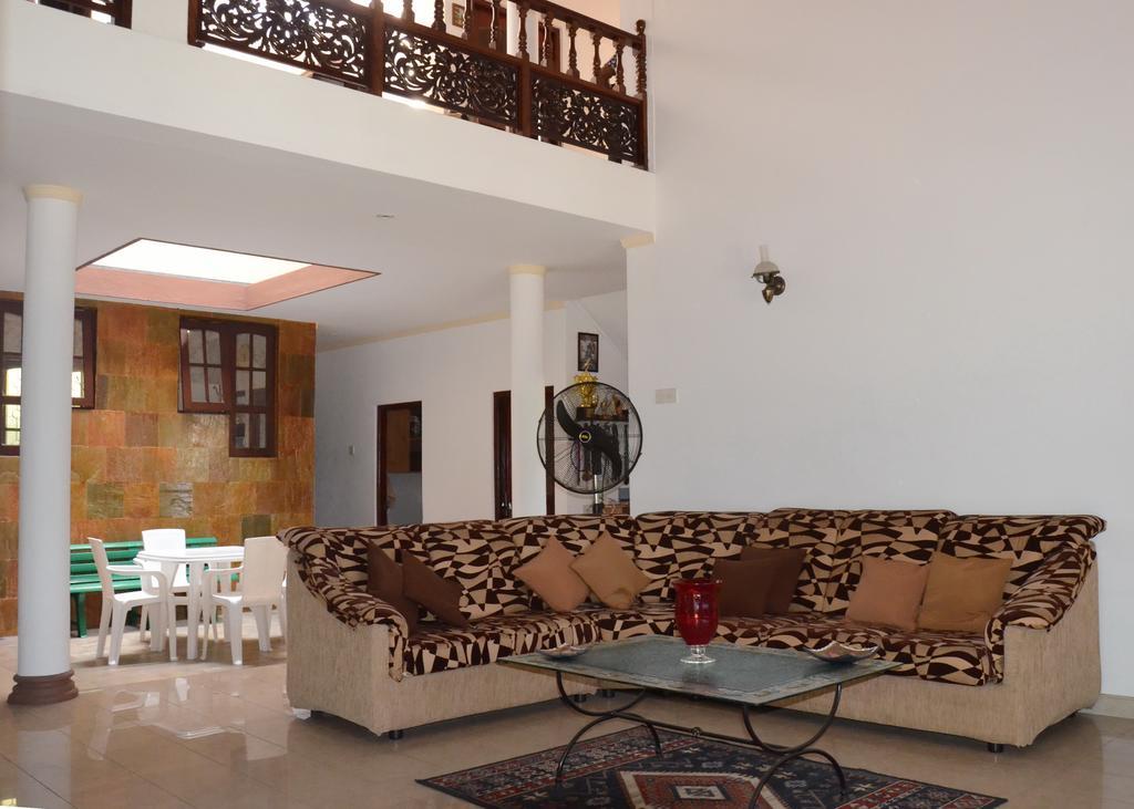 Gondolas Holiday Lanka Ragama Екстер'єр фото