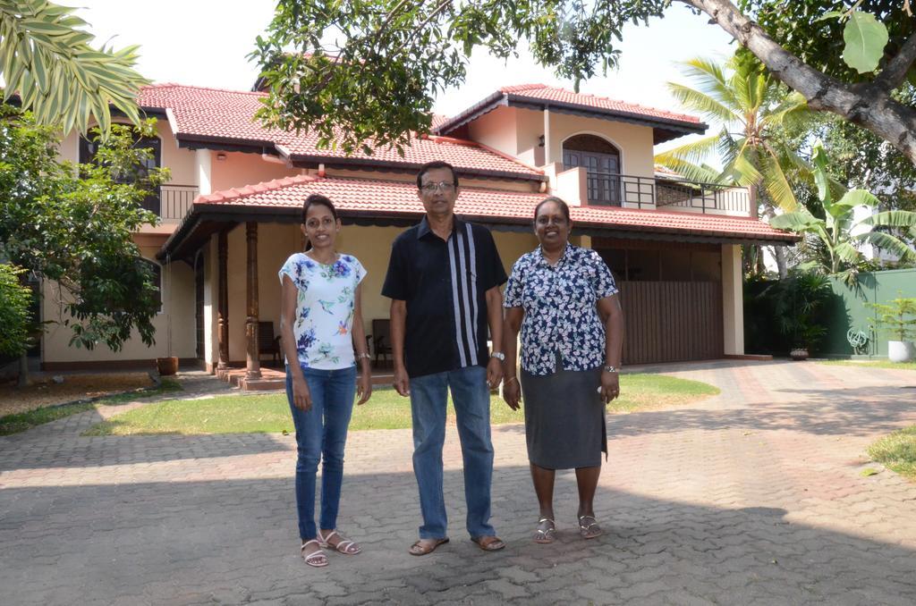 Gondolas Holiday Lanka Ragama Екстер'єр фото