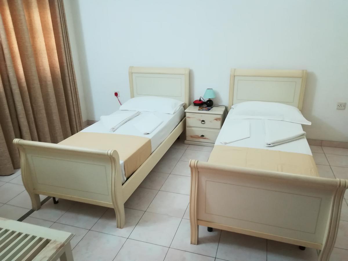 Gondolas Holiday Lanka Ragama Екстер'єр фото