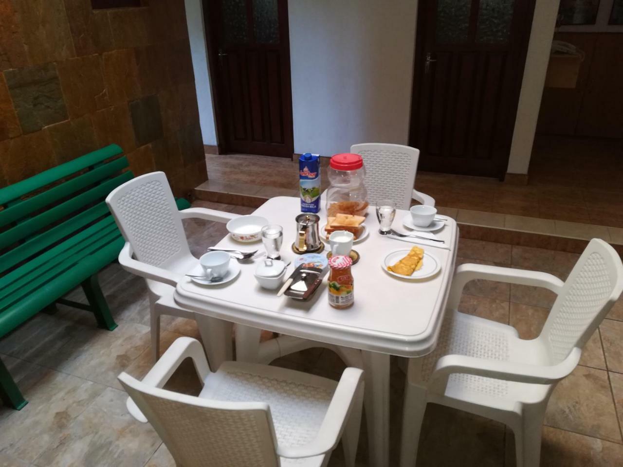 Gondolas Holiday Lanka Ragama Екстер'єр фото